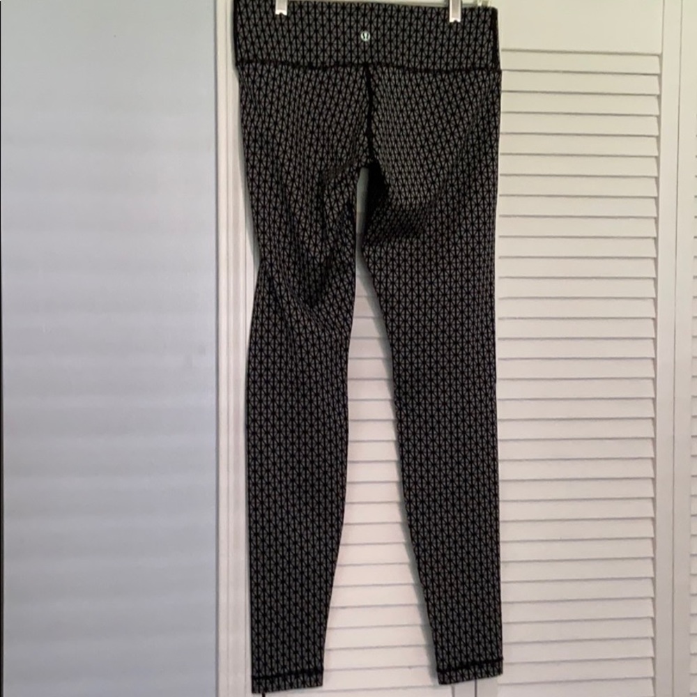 Lulu Lemon black & grey full length leggings